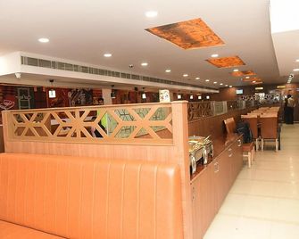 Thechi Hotels, Hosur - Hosūr - Front desk