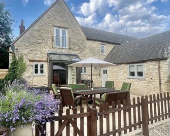 The Old Coach house- a delightful home from home - Witney