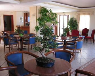 藍海公寓飯店 - 雷斯蒙 - 餐廳