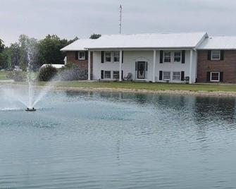 5 Bedroom with all the amenities of home. - Defiance