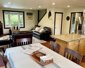 Avenue of the Giants River View Home (#1) - Miranda - Dining room