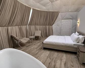 Modern Desert Gate Resort Bidiyah - Al Ḩawīyah - Bedroom