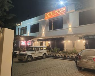 Plaza Hotel - Pithorāgarh - Building
