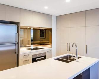 Amazing 2BR delicate Apt, 1min to train station - Brisbane - Cuina