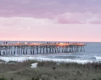 Direct Oceanfront Duplex With Large Decks Next To Oceanana Fishing Pier. - Atlantic Beach - Beach