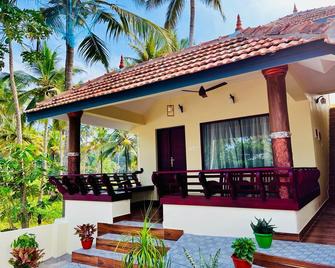 Maadathil Cottages - Varkala - Patio