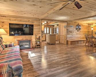 Arkdale Studio Cabin W/ On-Site Atv Trails! - Arkdale - Sala de estar