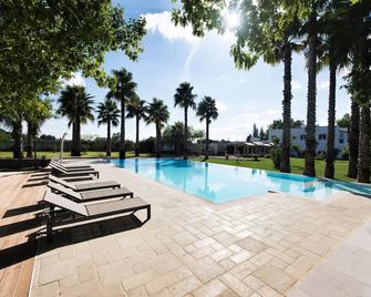 Parco Degli Aranci - Cutrofiano - Piscina