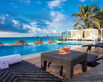 Krystal Altitude Cancún - Cancún - Piscina