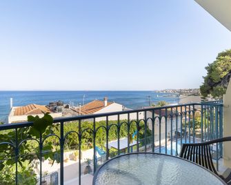 Agia Markella - Vrontádos - Balkon