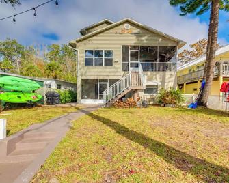 Weeki Wachee River Home on Main River by Park! - Spring Hill - Edificio