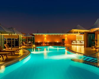 Four Points by Sheraton Downtown Dubai - Dubai - Bể bơi