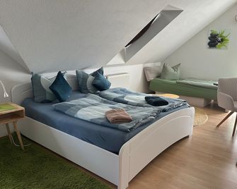 Ferienwohnung mit Blick auf den Kickelhahn - Ilmenau - Schlafzimmer