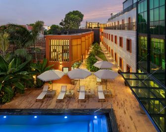 Protea Hotel by Marriott Luanda - Luanda - Piscina