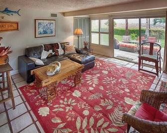 Hale Lani ~ Big Island Charmer with Panoramic Ocean Views ~ Near Best Beaches - Kapaau - Sala de estar