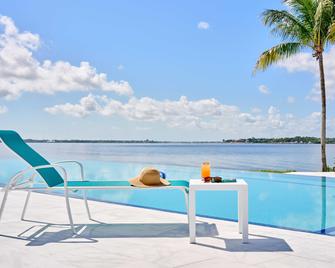 Sandpiper Bay Resort - Port St. Lucie - Басейн