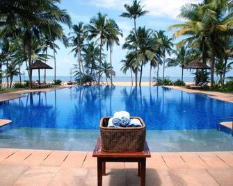 Neeleshwar Hermitage - Neeleshwar - Piscina