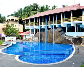 Vasco Dagama Beach Resort - Kozhikode - Pool