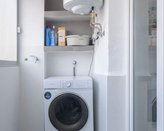 Apartamento Karnak en zona Hospital - Universidad - Albacete - Laundry facility