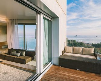 Nest Hotel Incheon - Incheon - Balkon