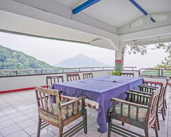 Hotel Lie Mas Prigen Pasuruan Mitra RedDoorz - Pasuruan - Balkon