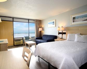 Holiday Sands North 'On the Boardwalk' - Myrtle Beach - Bedroom