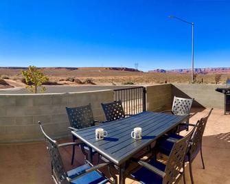 Local View Pet Friendly Boat Parking Close To Antelope Canyon Horseshoebend - Page - Balcón