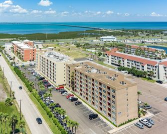 Charming 1 Bedroom, 3 Minute Walk To The Beach Condo by RedAwning - South Padre Island - Gebäude