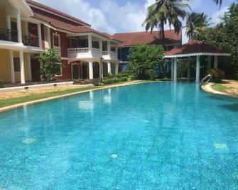 1 Bhk Luxury Beachside Homestay In South Goa - Betalbatim - Pool