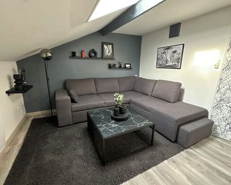 Le Moderne - La Chapelle-Saint-Luc - Living room