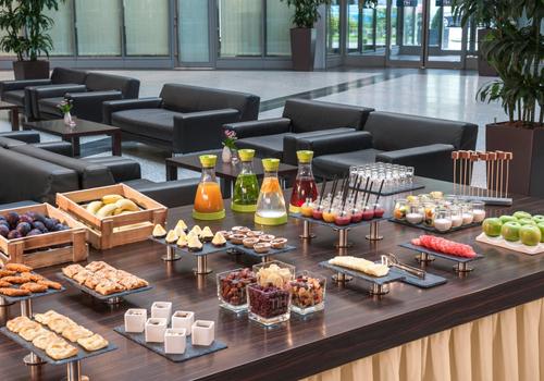 Hotel Deals Reviews, Round Table Dinner Buffet Hours Düsseldorf