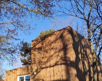 Chalet with terrace, garden & pool | Pool view - Lavaur - Buiten zicht