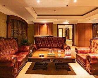 Manzhouli Grand Hotel - Zabaykalsk - Living room