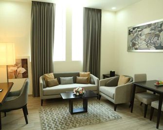 Uptown Hotel Apartment Fujairah By Gewan - Fujairah - Olohuone