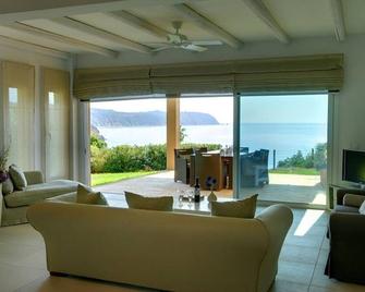 Monambeles Villas - Svoronata - Wohnzimmer