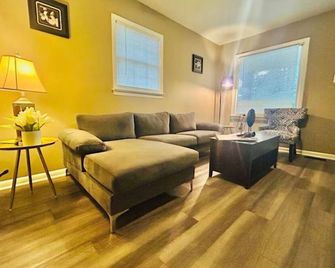 Madison home - Goldsboro - Вітальня