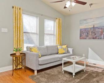 Spacious 2 Bedroom in Historic Hyde Park - Austin - Sala de estar