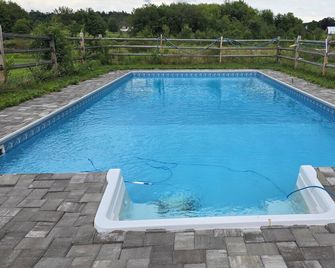 A Cozy Private Suite Near New Paltz: Farms, Nature, Hiking & Bike the rail trail - Wallkill - Piscina