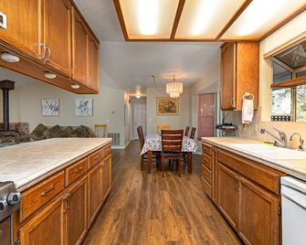 Yosemite Falls Calling - Groveland - Cocina