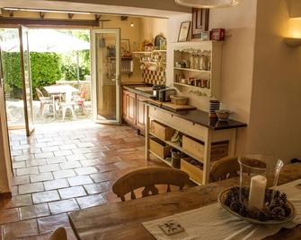 Country house set in a rural location with terraced gardens and stunning pool - Saint-Étienne-de-Gourgas - Comedor