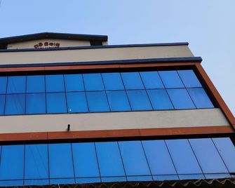 Pati Niwas Guest House - Jhārsuguda - Building