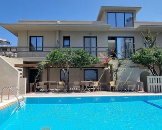 馬里埃特公寓酒店 - Rhodes (羅得斯公園) - 羅德鎮 - 游泳池