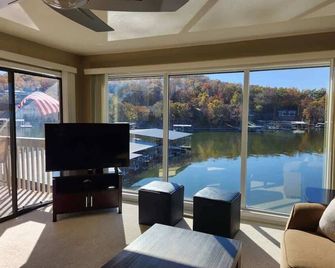 Lake Life reimagined Margarita Sunsets 17MM - Osage Beach - Living room