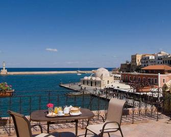 بيلموندو هوتل - خانيا - شرفة