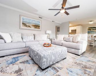 Riverwalk Retreat King Suite - Fort Myers - Wohnzimmer