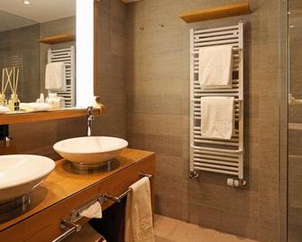 Ermitage Wellness- & Spa-Hotel - Saanen - Bathroom