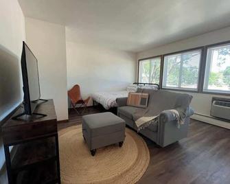 Liberty Valley Studio - 1005-29 - Madison