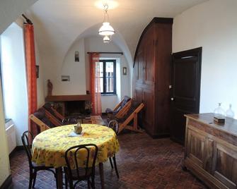 Beautiful House Of Character In The Class Village Of Villeneuve-Lembron - Boudes - Comedor