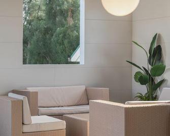 Urban Villa Resort Onna - Onna - Σαλόνι