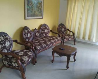 Siyas - Panaji - Living room